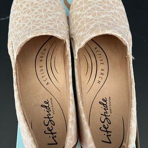 Life Stride Women's Beige Loafers NIB